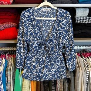 Elings blue/white floral 3/4 sleeve elastic waist front cut out top size S NWOT